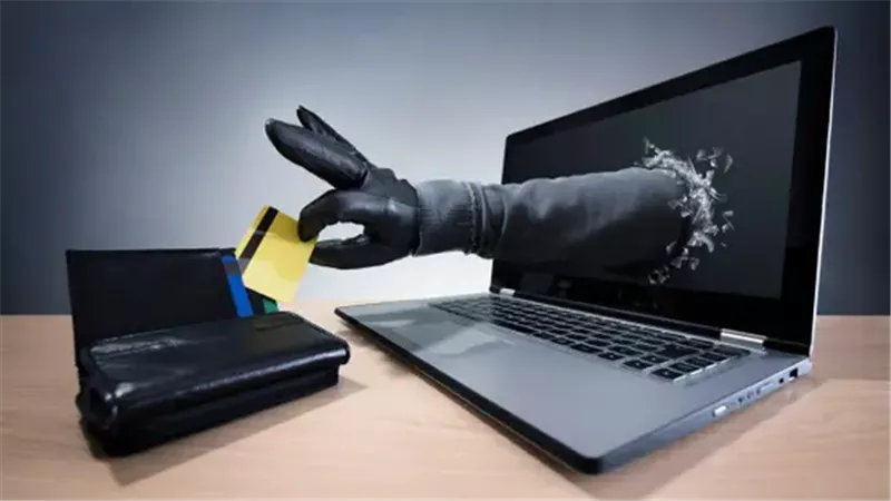 خبير تكنولوجيا يكشف أسرار استهداف المستخدمين عبر الإنترنت|فيديو