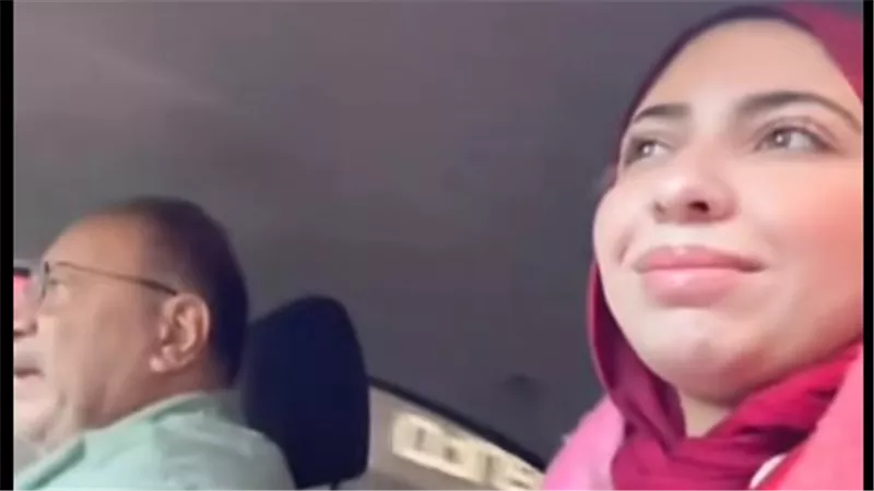 شاهد أب ينصح ابنته موظفة البنك .. قيم إنسانية فقدناها|فيديو