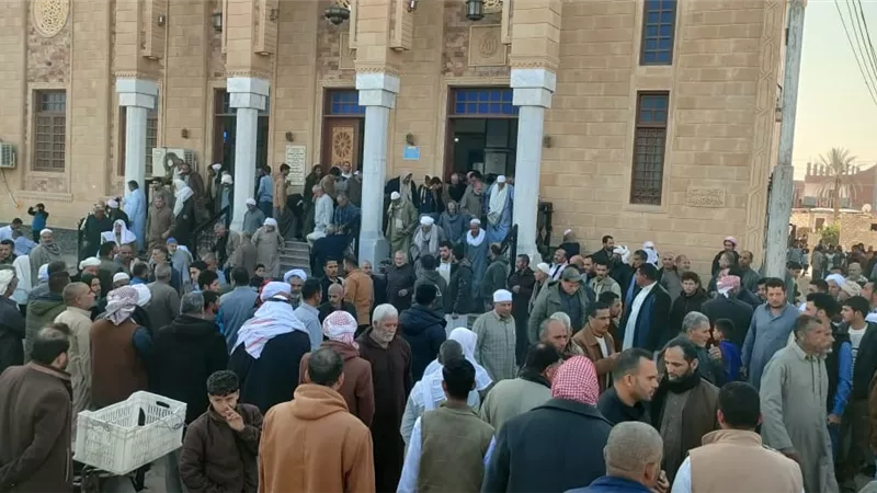 الثواب يزداد بالمشقة.. فضل اتباع الجنائز عند نزول المطر