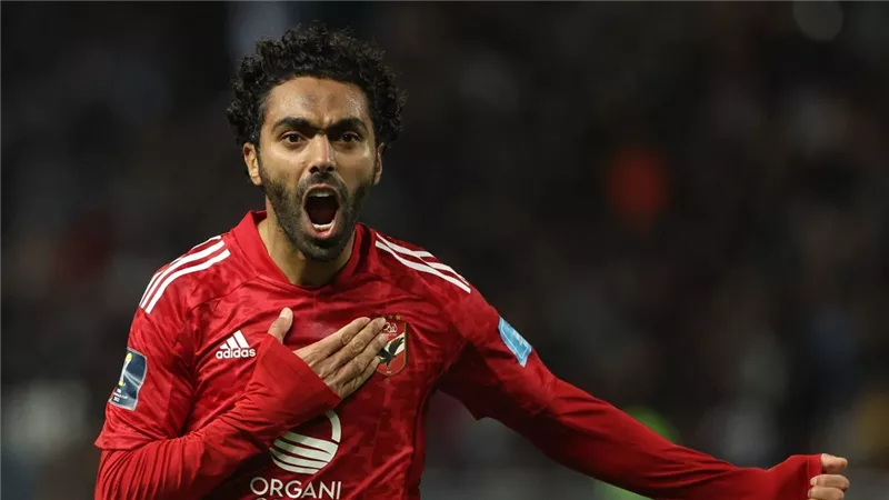 بين نار الدكة وحلم الرحيل.. رقم فلكي يهدد مستقبل ثنائي الأهلي