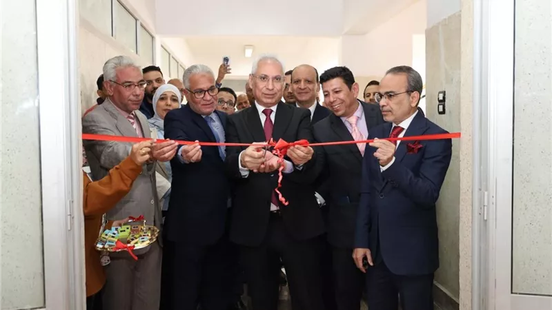 رئيس جامعة المنيا يفتتح مقر برنامجي تقنية المعلومات والتكنولوجيا الحيوية 