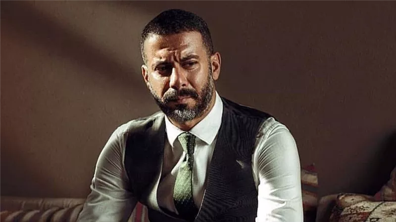 «مهندس وفنان بيرسم».. تفاصيل شخصية محمد فراج في مسلسل «أب ولكن»