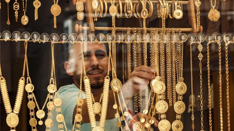 عيار 21 يتخطى 6 آلاف جنيه.. أسعار الذهب تضرب من جديد في أسواق الصاغة