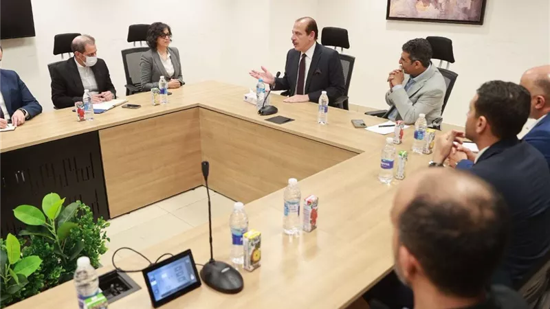 نائب وزير الصحة يعقد اجتماعا مع وفد رفيع المستوى من ليبيا