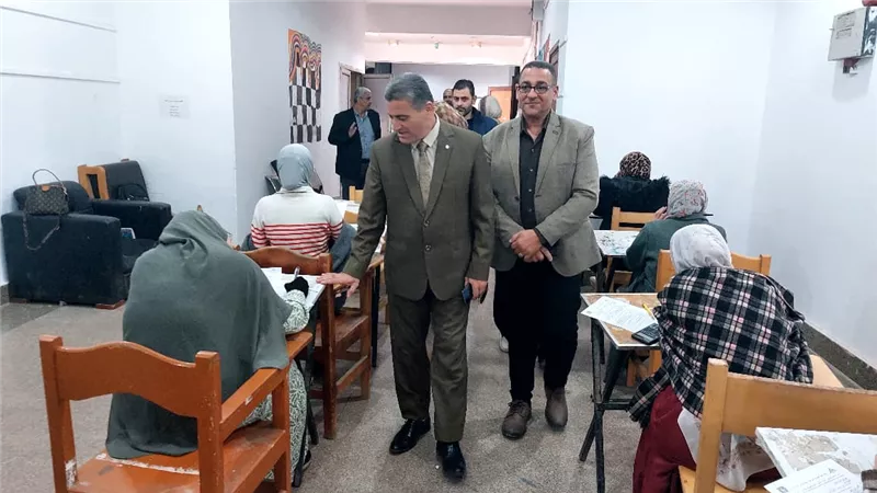 نائب رئيس جامعة بنها يتفقد امتحانات كلية الفنون التطبيقية ..تفاصيل 