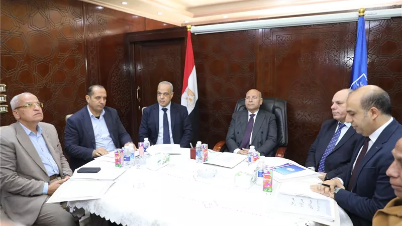  محافظ القاهرة: فرض عقوبات على ظاهرة إلقاء الردش ومخلفات البناء