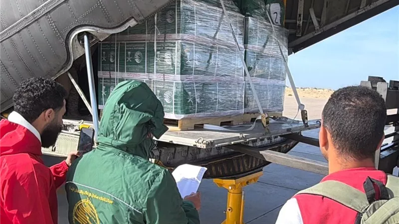 لمساعدة غزة.. وصول الطائرة الإغاثية السعودية الـ77 إلى مطار العريش