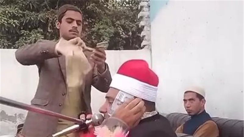 واقعة مثيرة تهز السوشيال ميديا.. اتهامات بإهانة قدسية القرآن بعد مشهد صادم
