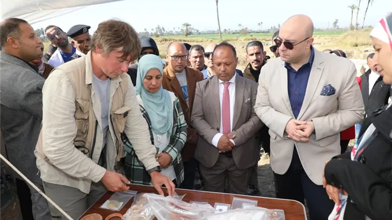 البعثة المصرية الروسية تواصل كشف أسرار معبد بطليموس الثاني بجبل النور