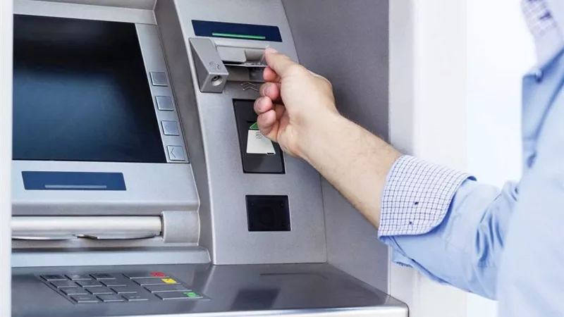 البنوك تغلق فروعها 3 أيام.. خدمات مصرفية تعمل 24 ساعة 