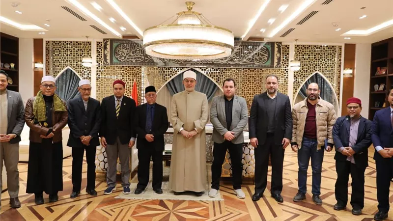 مفتي الجمهورية يبحث مع نظيره الماليزي التعاون الإفتائي