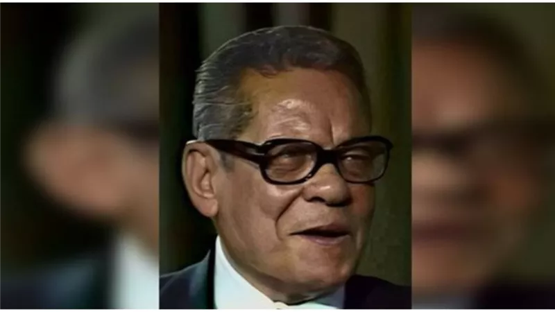 طاهر أبو فاشا.. الإسكافي الذي صنع سحر «ألف ليلة وليلة»