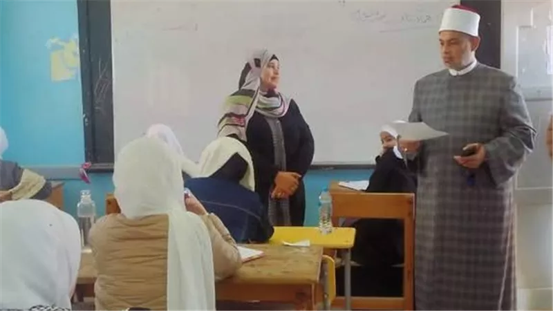 رئيس منطقة شمال سيناء الأزهرية يتابع امتحانات طلاب النقل للمرحلة الثانوية