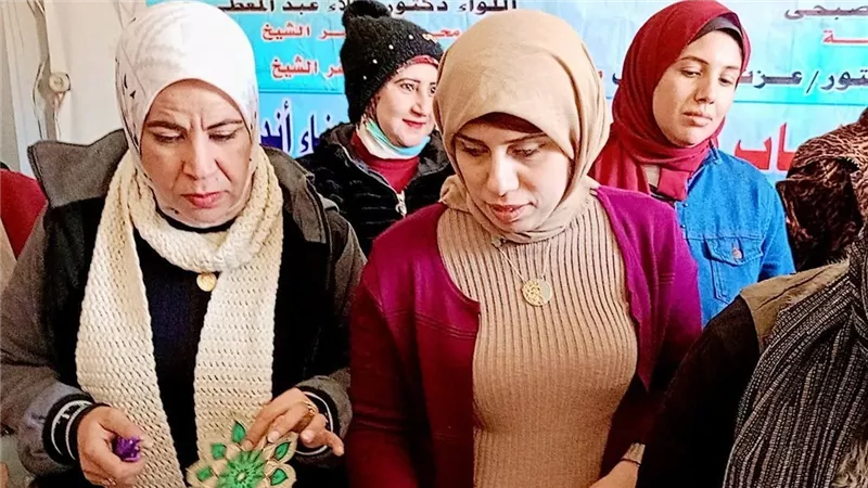 شباب كفر الشيخ تنظم ورشة لتعليم فن الديكوباج لعضوات أندية الفتاة