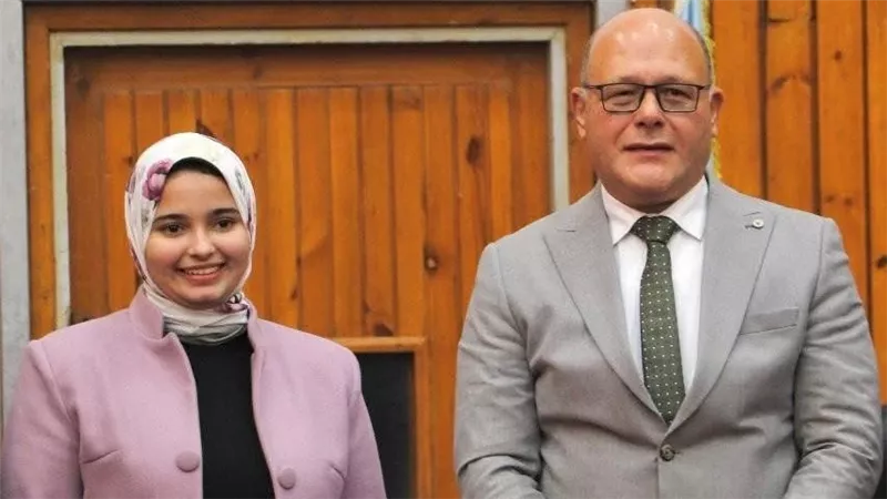 كريم وفاطمة يفوزان بمسابقة الطالب المثالي لذوي الهمم بجامعة سوهاج