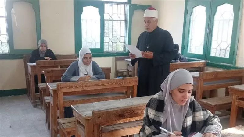 رئيس «أزهرية القليوبية» يتفقد امتحانات النقل للمرحلة الثانوية في بنها