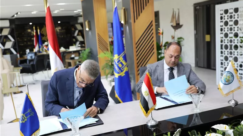 محافظ أسوان ورئيس هيئة تنمية الصعيد يوقعان بروتوكولات تعاون