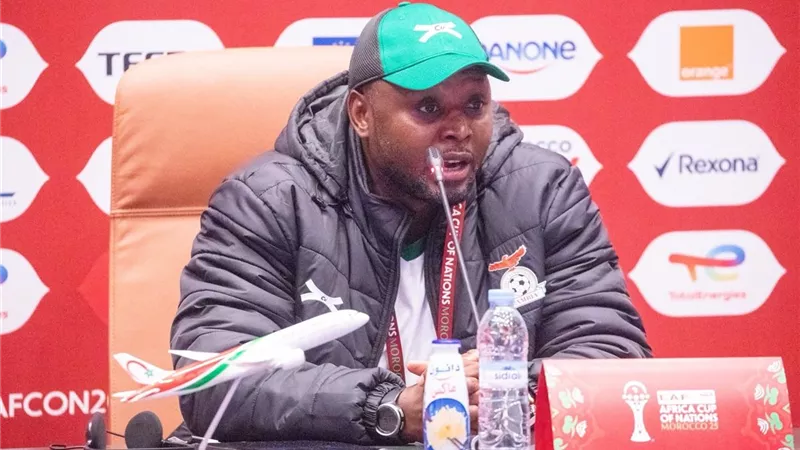 كأس أمم إفريقيا.. سر جلوس مدرب زامبيا على مقاعد البدلاء بلقاء مالي