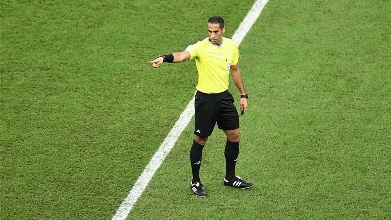 أمين عمر حكمًا للساحة في مواجهة الكاميرون والجابون بكأس الأمم الأفريقية