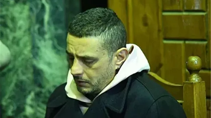  انفعال أحمد الفيشاوي في عزاء سمية الألفي بسبب المصورين
