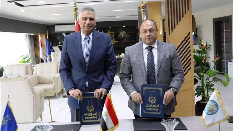 رئيس تنمية الصعيد يوقع بروتوكولات تعاون لتنفيذ مشروعات تنموية بأسوان