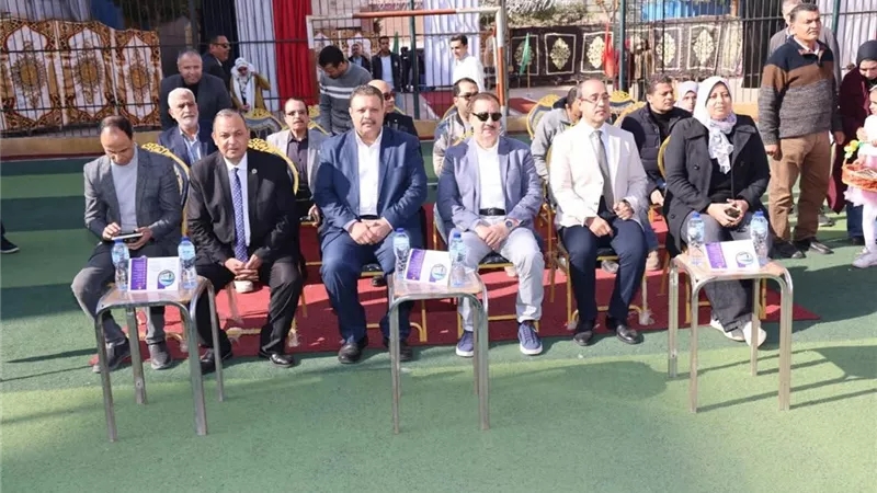 محافظ المنوفية يتفقد «الفصل المتنقل» في قويسنا