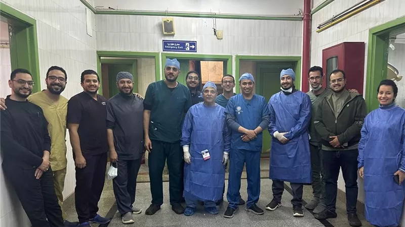 فريق طبي بمستشفى سوهاج الجامعي ينجح في استئصال ورم سرطاني خبيث بالعين