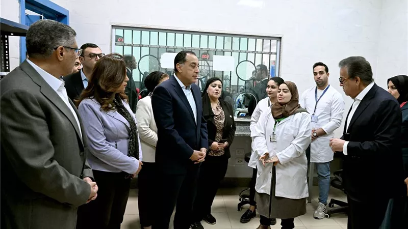 رئيس الوزراء يتفقد مركز طب الأسرة بـ«الفهميين» بمركز الصف