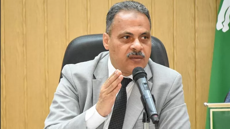 محافظ الشرقية يُصدر 8 قرارات تأديبية لـ66 من العاملين المقصرين