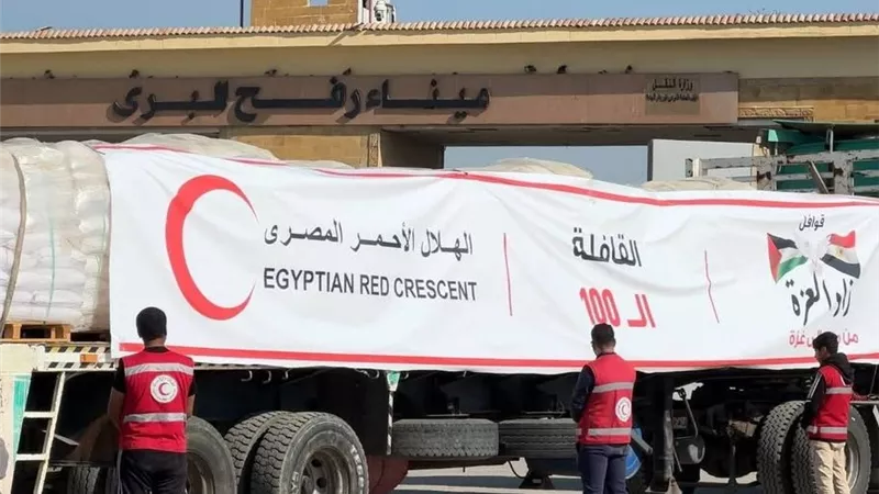 الهلال الأحمر المصري يعزز دعم غزة بمساعدات غذائية وطبية وشتوية 