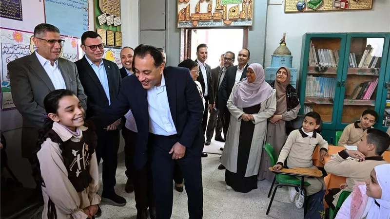تفاصيل زيارة رئيس الوزراء لمدرسة أسكر الابتدائية بالجيزة