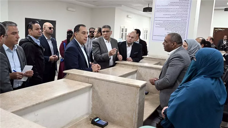 رئيس الوزراء يتفقد مجمع الخدمات بقرية «الودي» ضمن مشروعات حياة كريمة