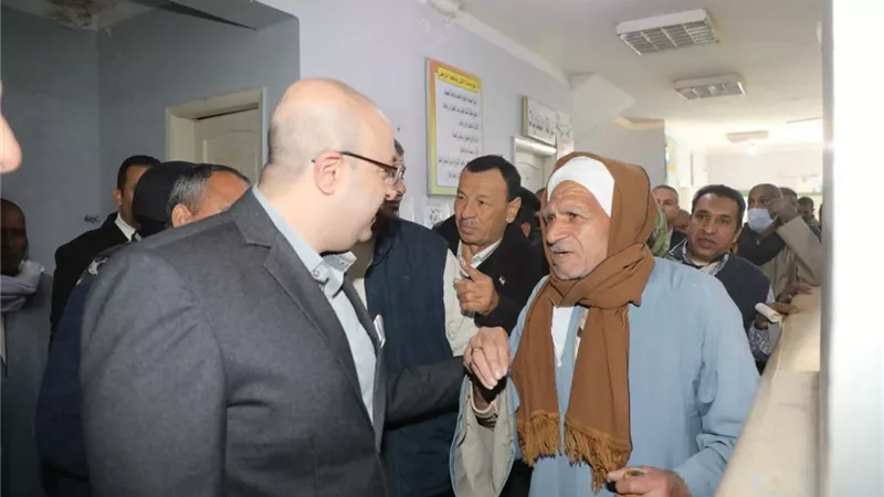 محافظ بني سويف يفتتح قسم العلاج الطبيعي ويزور وحدة طب الأسرة بإهناسيا