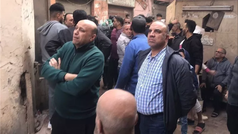 النيابة العامة تعاين موقع انهيار عقار إمبابة وتأمر بتشكيل لجنة هندسية