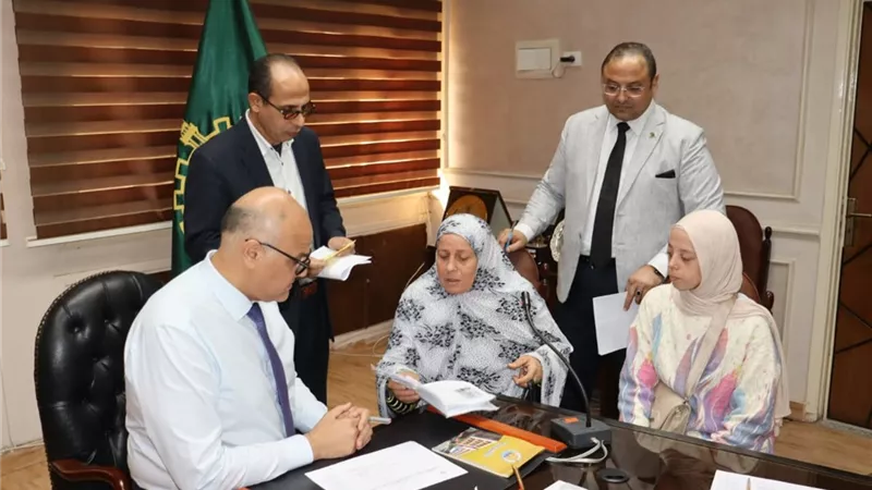محافظ القليوبية يستعرض شكاوى المواطنين ويعزز الخدمات وفرص العمل