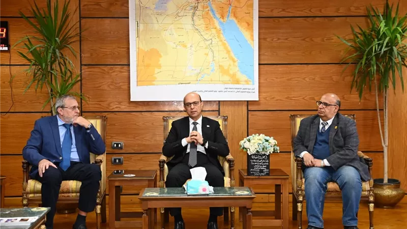 جامعة أسيوط تستضيف معلمي اللغة الروسية .. تفاصيل 