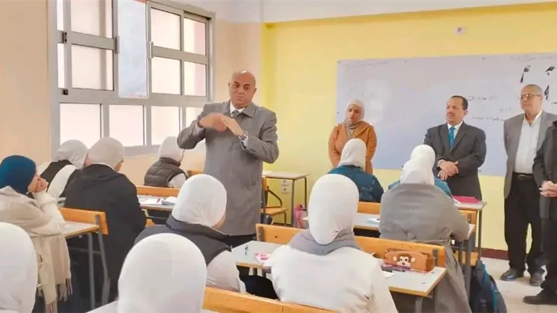 مدير «تعليم الدقهلية» يتابع انتظام العملية التعليمية بمدارس شرق المنصورة 