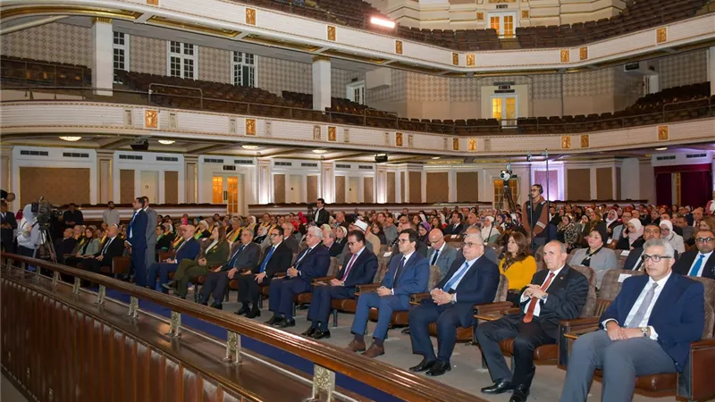 مجلس جامعة القاهرة يفتتح احتفالية عيد العلم العشرين
