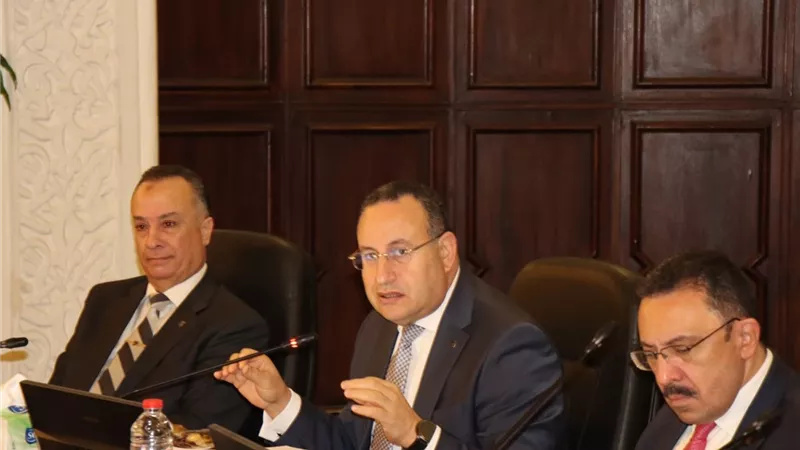 رئيس جامعة الإسكندرية يكرم الفرق الابتكارية من الباحثين والطلاب 