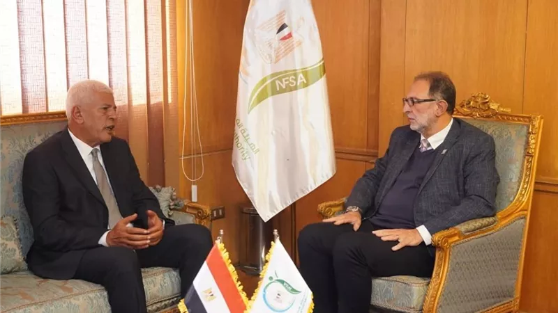 رئيس الهيئة القومية لسلامة الغذاء يستقبل نقيب الزراعيين 