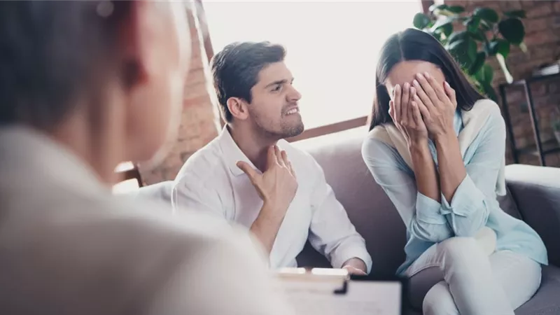 احذروا الطرف الثالث.. أزهري ردا على تدخل «الحموات»|خاص