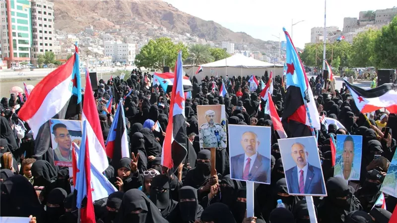 ألاف النساء يحتشدن في ساحات حضر موت لتأييد المجلس الإنتقالي الجنوبي