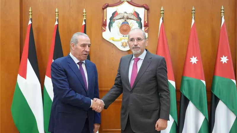 لإدخال المساعدات بشكل فوري.. وزير الخارجية الأردني يلتقي نائب رئيس فلسطين