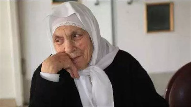 ما حكم عقوق الوالدين؟.. أمين فتوى يحذر