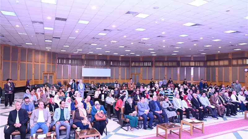 رئيس جامعة أسيوط يفتتح فعاليات اليوم العلمي للخريجين