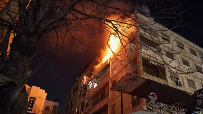 مصرع وإصابة 3 أشخاص في حريق شقة بحي الهرم