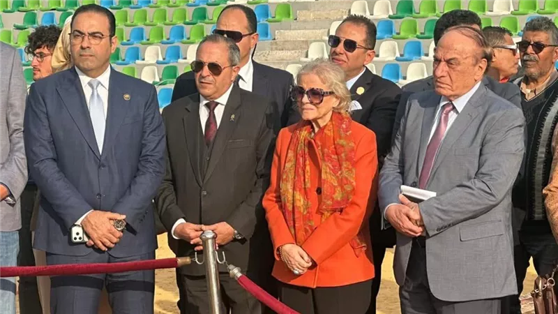 محافظ بورسعيد والسفيرة فايزة أبو النجا يتفقدان تنفيذ استاد النادي المصري