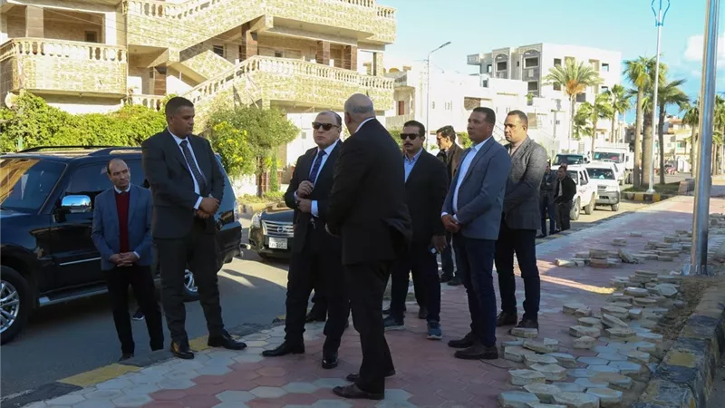 محافظ كفر الشيخ يتفقد أعمال تطوير طريق كورنيش مصيف بلطيم