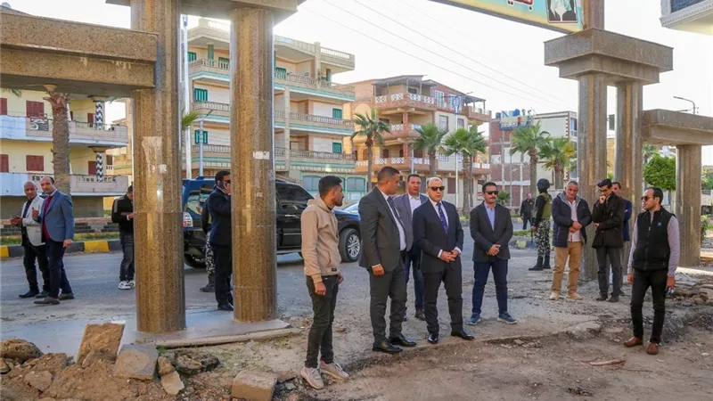 محافظ كفرالشيخ يتفقد التجهيزات النهائية لرصف طريق كورنيش النرجس 