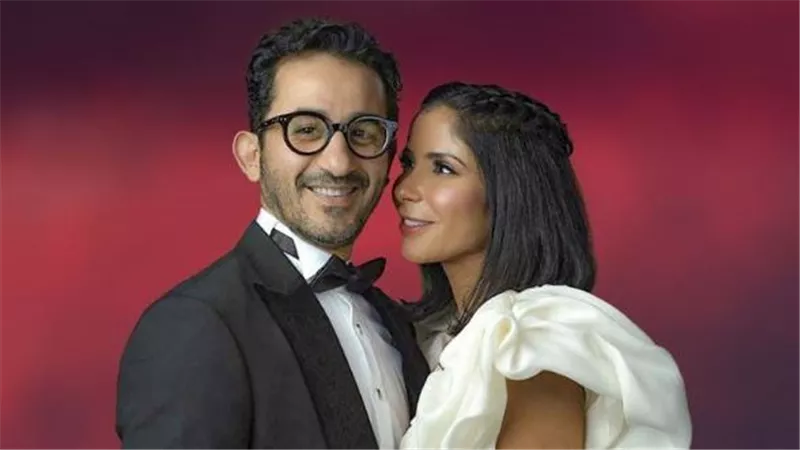 حذفت صوره.. هل انفصلت منى زكي عن أحمد حلمي؟